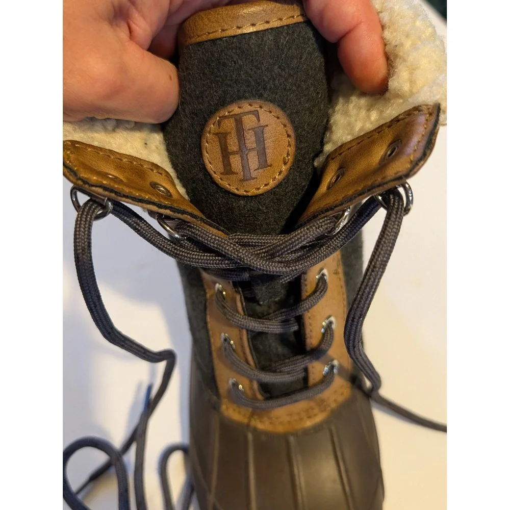 Tommy Hilfiger TWRIAN2 Duck Boots Faux Fur Trim Winter Snow Brown Grey Size 8M